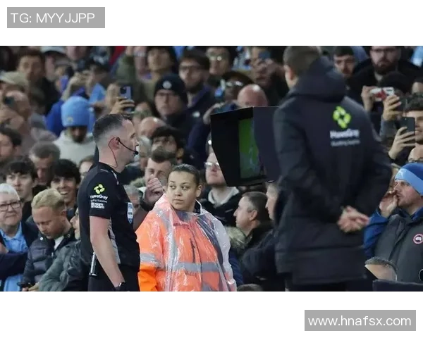 西甲热战巴黎圣日耳曼逆转利物浦引发争议判罚引爆全场激情