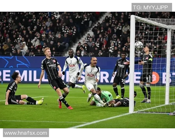 欧冠激战热刺与那不勒斯握手言和争议判罚引发全场热议