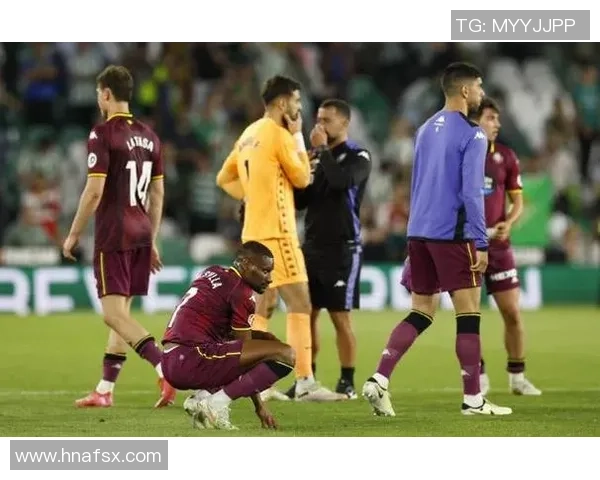 世界杯经典对决马竞与皇马激战成平局神扑引发争议判罚全场沸腾 世界杯经典对决马竞与皇马激战成平局神扑引发争议判罚全场沸腾